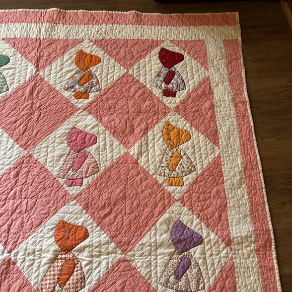 Vintage Sunbonnet Sue Quilt Pink & White Size 83 X 70 - Picture 3 of 10
